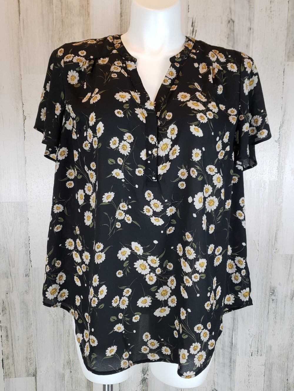 torrid Harper Black Floral Split V-Neck Blouse with Short Sleeves Size 2X
